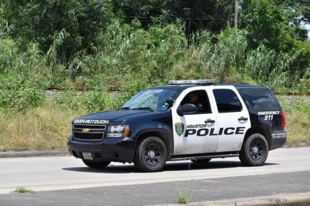 Daring Theft Suspects Flee Police, Abandon Baby Alone in Vehicle – houston365.info