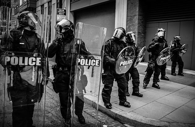 French Police Clash with Teens Blocking Schools – news-france.info