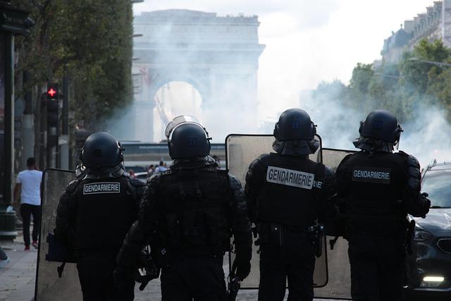 Looters seize on massive French protests to raid and vandalise shops – France 24 – news-france.info